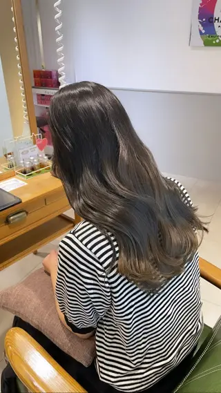 セミロング カラー eins.hair所属・過去一の柔髪ヘア 🌿einshairのヘアスタイル