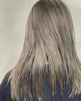 セミロング カラー 赤みオフの透明感職人 /ケア重視の美髪施術のヘアスタイル