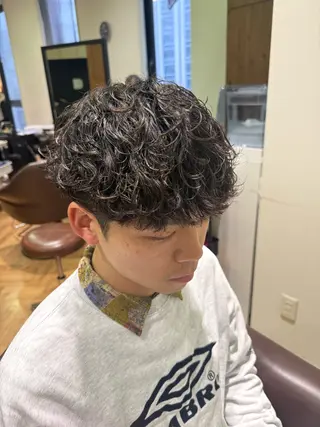 ショート パーマ メンズ 溝口 槙里也のヘアスタイル