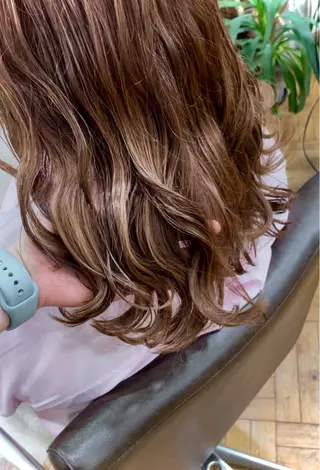 ミディアム カラー REM所属・渋谷 とまとのヘアスタイル