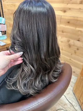 ミディアム カラー 木村 彩花のヘアスタイル