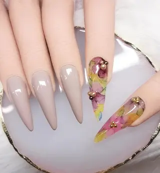 ネイル 小川 真里奈のネイルデザイン