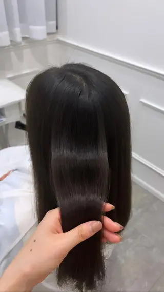 ロング 新井 凪のヘアスタイル