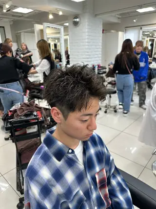 ショート パーマ メンズ フェザーパーマ職人 🪶ryosukeのヘアスタイル