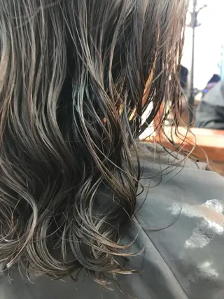 セミロング カラー パーマ 桧山 真のヘアスタイル