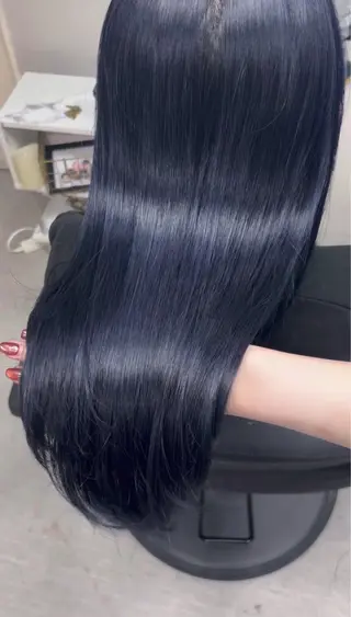 ロング カラー XELM nearaのヘアスタイル