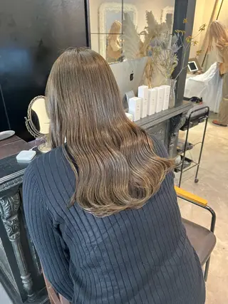 ロング ブリーチなしダブルカ ラー🩶manamiのヘアスタイル