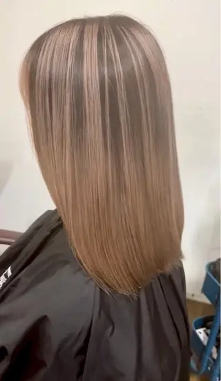 セミロング カルラ　蒲田店所属・大久保寿高✨ なりたい色を叶える✨のヘアスタイル
