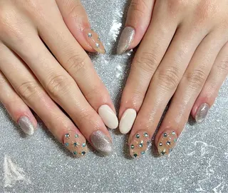 ネイル VIERU 🌈🎀💖のネイルデザイン