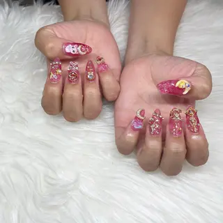 ロング see love gritterのネイルデザイン