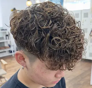 ショート カラー パーマ メンズ メンズ特化✂️ 小枝 優生のヘアスタイル