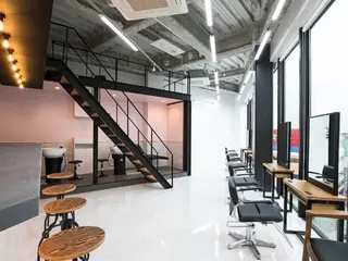 垢抜け案内人 鈴木聖矢✂️のヘアスタイル