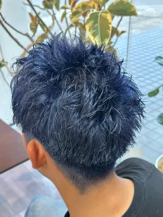 カラー メンズ arika オケシ　リョウダイのヘアスタイル