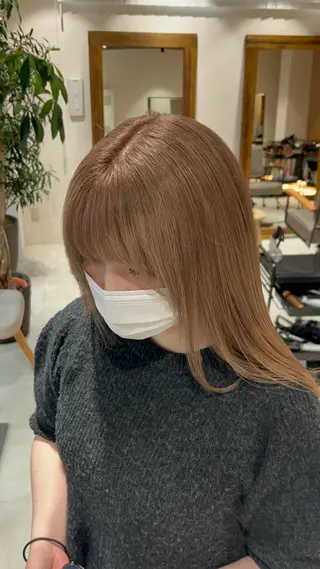 セミロング カラー 赤みゼロ 🤎柔ベージュのヘアスタイル