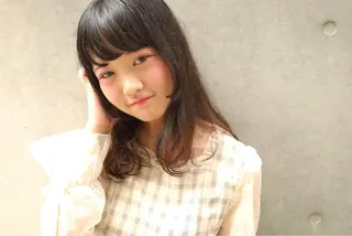 セミロング パーマ ヘアアレンジ ⭐️𝑭𝑰𝑳𝑴𝑶𝑹𝑴𝑨𝑳𝑬⭐️【フィルモルメール】所属・トレンドヘア🩶 艶髪🩶yoshiのヘアスタイル