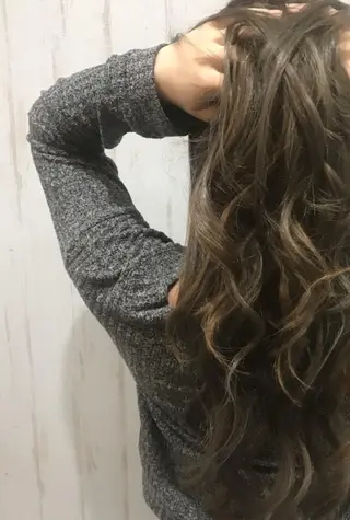 ロング カラー パーマ ヘアアレンジ 大阪レミーエクステ チビ編み込みのヘアスタイル