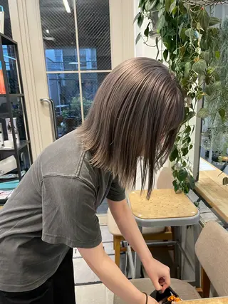 ミディアム カラー ミルクティー× グレージュMOMOのヘアスタイル