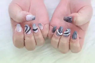 ネイル カラーズビューティサロン所属・ツノスエアヤカ ／つののネイルデザイン