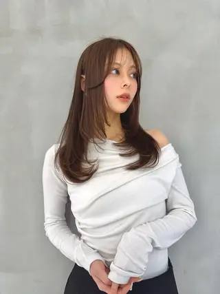 セミロング カラー 前川薫子🌙艶カラー 🩶レイヤーカットのヘアスタイル