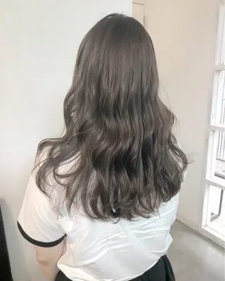 ロング カラー 榎園 由美のヘアスタイル