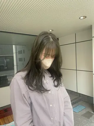 セミロング カラー 渋谷 留菜のヘアスタイル