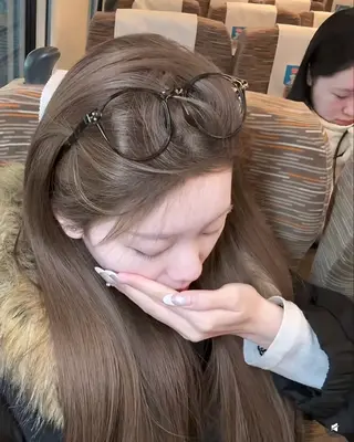 ロング にこ🐻‍❄️🫧 透明感カラー🤍のヘアスタイル