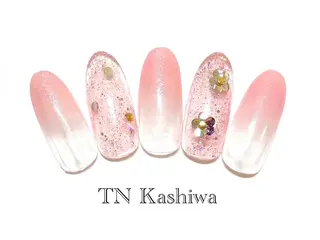 ネイル 大隅 和奈のネイルデザイン