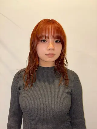 セミロング SHIORI🎀 ブリーチ/艶カラーのヘアスタイル