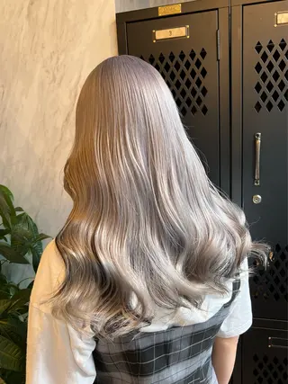 ロング カラー 透明感ミルクティー✨ 西澤 ジュンヤのヘアスタイル