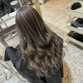 カラー MOMOKA /　Lapis大名店のヘアスタイル