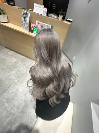 ロング カラー AVANCE京橋所属・ハイトーンヘア/ 島崎　タクミのヘアスタイル