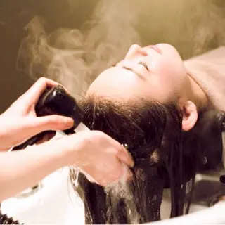 ミディアム ヤノ ナオミのヘアスタイル