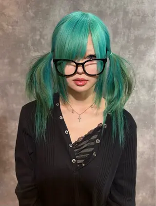 セミロング 夏季 デザインカラー /ブリーチカラーのヘアスタイル