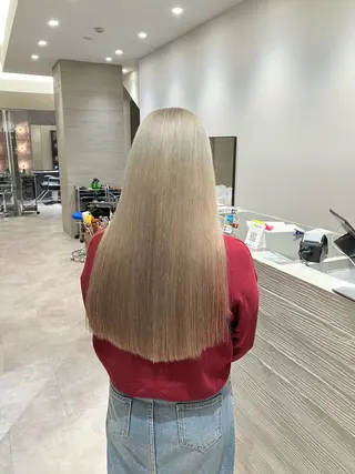 ロング カラー サキ🤍ハイトーン 🩰くびれ巻きヘアのヘアスタイル