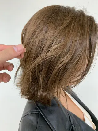 ミディアム カラー 藤原 侑香のヘアスタイル