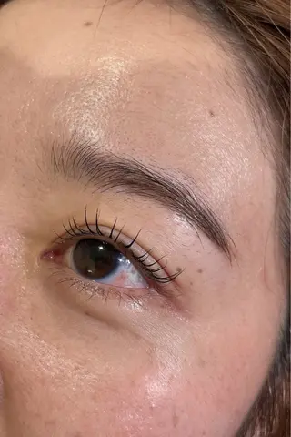 マツエク・マツパ cure所属・井上 真里奈のヘアスタイル