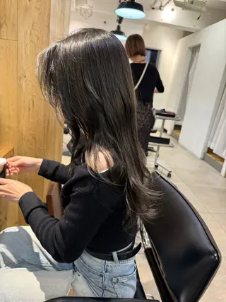 ロング カラー ミルクティー× グレージュMOMOのヘアスタイル