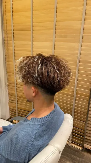 ショート カラー メンズ 椿 大輔のヘアスタイル