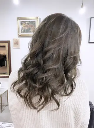 セミロング カラー 👑圧倒的カラー👑 佐々木祐希のヘアスタイル