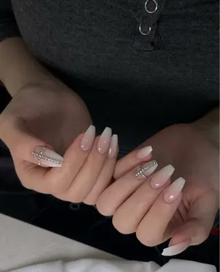 ネイル Hina 池袋 長だしチップ専門店のネイルデザイン