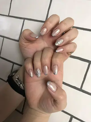 ネイル 指名支持率NO.1 スタイリストのヘアスタイル