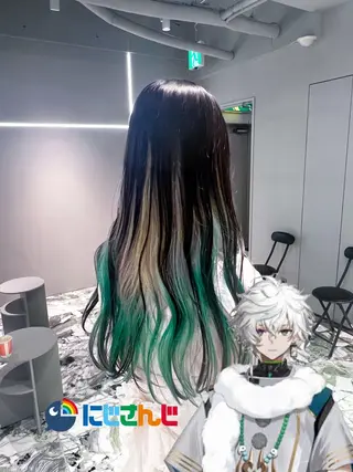 ロング カラー GEM lit所属・メ イのヘアスタイル