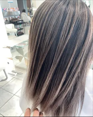 セミロング 山下竣介 ヘアカラー専門美容師のヘアスタイル