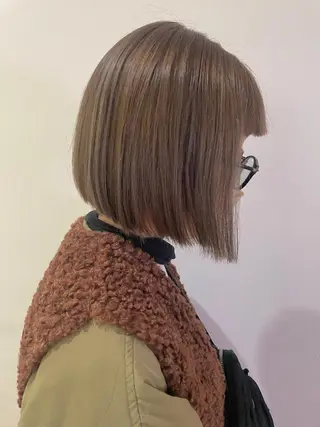 ショート カラー 三浦 瑠璃のヘアスタイル