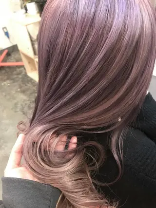 ロング カラー  大貫 茉央のヘアスタイル