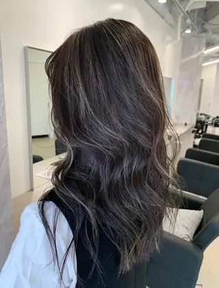 ロング karin💋海外 バタフライカットのヘアスタイル