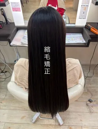 ロング ルプラボウ　岡田 莉音のヘアスタイル