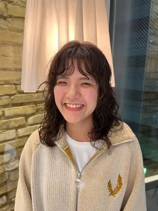 ミディアム パーマ hair make BEHIVE ichibancho AVEDA所属・渡邉  日向子 ・レイヤー、縮毛矯正のヘアスタイル