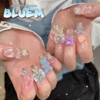 ネイル BLUEM なな🐶のネイルデザイン