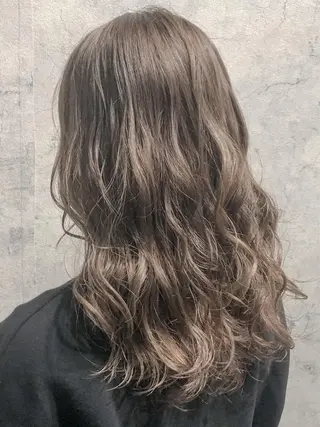 セミロング salowin郡山所属・佐藤 結花のヘアスタイル